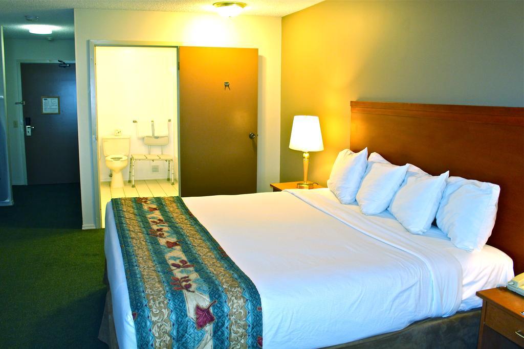 Travelodge Hotel By Wyndham צ'יליוואק מראה חיצוני תמונה